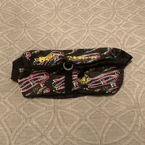 Vintage 80s 90s Body Glove Surf Fanny Pack. 
No holes 
No rips